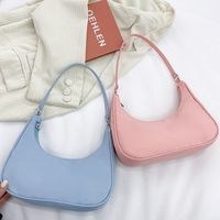 Women's Medium Nylon Solid Color Fashion Dumpling Shape Zipper Crossbody Bag main image 2