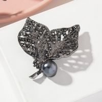 Retro Flower Bow Knot Alloy Plating Inlay Rhinestones Pearl Women's Brooches sku image 9