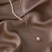 Einfacher Stil Runden Barocke Perlen Kupfer Perlen Halskette Mit Anhänger main image 3