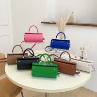 Women's Medium All Seasons Pu Leather Solid Color Fashion Square Lock Clasp Handbag main image 1
