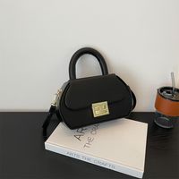 Women's Medium All Seasons Pu Leather Solid Color Classic Style Square Lock Clasp Handbag sku image 1