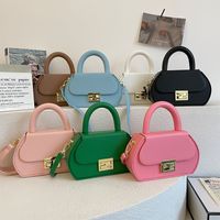 Women's Medium All Seasons Pu Leather Solid Color Classic Style Square Lock Clasp Handbag main image 6