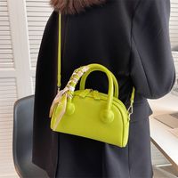 Women's Small All Seasons Pu Leather Solid Color Fashion Oval Zipper Handbag main image 2