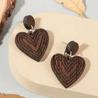 1 Pair Retro Heart Shape Wood Handmade Women's Drop Earrings main image 5