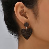 1 Pair Retro Heart Shape Wood Handmade Women's Drop Earrings main image 1