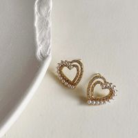 1 Pair Fashion Heart Shape Metal Inlay Artificial Pearls Artificial Diamond Women's Ear Studs main image 3