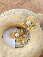 Fashion Flower Stainless Steel Pearl Plating Ear Studs 1 Pair main image 5