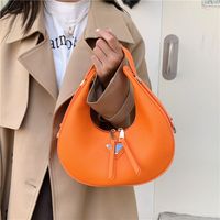 Women's Medium All Seasons Pu Leather Solid Color Fashion Dumpling Shape Zipper Underarm Bag sku image 1