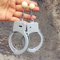 1 Pair Novelty Handcuffs Resin Women's Earrings sku image 4