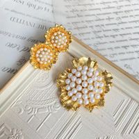 Fashion Flower Alloy Inlay Artificial Pearls Women's Brooches main image 1