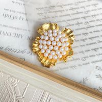 Fashion Flower Alloy Inlay Artificial Pearls Women's Brooches main image 4