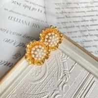 Fashion Flower Alloy Inlay Artificial Pearls Women's Brooches main image 3