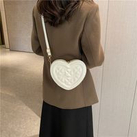 Small Pu Leather Flower Streetwear Heart-shaped Zipper Crossbody Bag main image 5