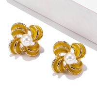 Trendy Simple Metal Pearl Flower Stud Earrings Sweet Petal Earrings sku image 1