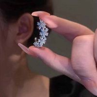 Fashion Sweet Flower Alloy Diamond Artificial Gemstones Women's Earrings main image 6
