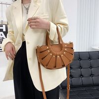 Women's Medium Summer Pu Leather Solid Color Vintage Style Semicircle Zipper Saddle Bag sku image 4