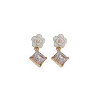 1 Pair Fashion Flower Alloy Inlay Artificial Pearls Rhinestones Women's Drop Earrings main image 3
