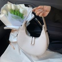 Femmes Moyen Toutes Les Saisons Faux Cuir Couleur Unie Mode Rond Fermeture Éclair Sac Sous Les Bras main image 5