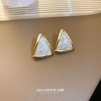 1 Pair Retro Triangle Alloy Inlay Resin Women's Ear Studs main image 3