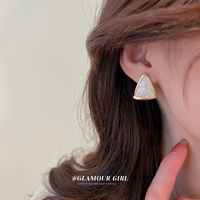 1 Pair Retro Triangle Alloy Inlay Resin Women's Ear Studs main image 2