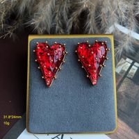 1 Pair Retro Heart Shape Alloy Plating Resin Women's Earrings main image 2