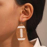 1 Paire Décontractée Des Sports Balle Faux Cuir Femmes Boucles D'oreilles main image 5