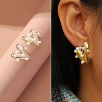Wholesale Jewelry Fashion C Shape Tassel Heart Shape Alloy Artificial Pearls Rhinestones Gold Plated Inlay Ear Clips sku image 22