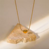 Sucré Forme De Cœur Acier Au Titane Collier 1 Pièce main image 2