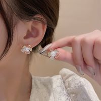 1 Pair Sweet Flower Alloy Enamel Artificial Pearls Women's Ear Studs main image 4