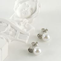 Retro Lady Geometric Stainless Steel Inlay Artificial Pearls Ear Studs 1 Pair main image 2