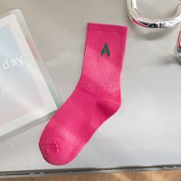 Frau Mode Brief Einfarbig Baumwolle Stickerei Crew Socken Ein Paar sku image 3