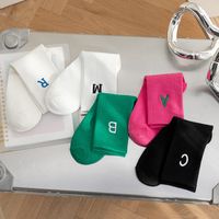 Frau Mode Brief Einfarbig Baumwolle Stickerei Crew Socken Ein Paar main image 3