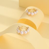Fashion Round Copper Inlay Artificial Diamond Pearl Hoop Earrings 1 Pair main image 5