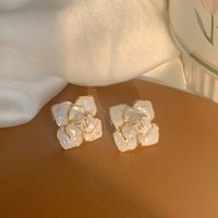Wholesale Jewelry Retro Flower Bow Knot Alloy Pearl Zircon Inlay Ear Studs sku image 4