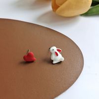 1 Paar Mode Kaninchen Herzform Imitationsperle Legierung Asymmetrisch Emaille Einbrennlack Frau Ohrstecker main image 1