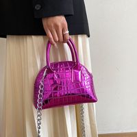 Women's Medium Pu Leather Solid Color Fashion Shell Zipper Crossbody Bag Dome Bag Chain Bag main image 3