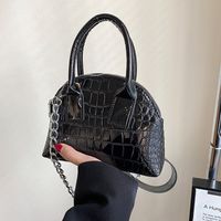 Women's Medium Pu Leather Solid Color Fashion Shell Zipper Crossbody Bag Dome Bag Chain Bag sku image 2
