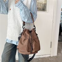 Women's Nylon Solid Color Preppy Style Classic Style Sports Cross Straps Sewing Thread Bucket String Crossbody Bag sku image 3