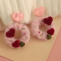 1 Paire Mignon Vêtement De Rue Géométrique Forme De Cœur Peluche Boucles D'oreilles main image 2