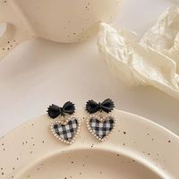1 Pair Simple Style Heart Shape Inlay Alloy Pearl Drop Earrings main image 4