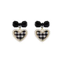 1 Pair Simple Style Heart Shape Inlay Alloy Pearl Drop Earrings main image 2