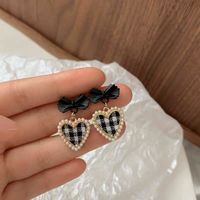 1 Pair Simple Style Heart Shape Inlay Alloy Pearl Drop Earrings sku image 1