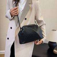 Women's Medium Pu Leather Solid Color Streetwear Shell Hidden Buckle Shoulder Bag Crossbody Bag Dome Bag main image 3