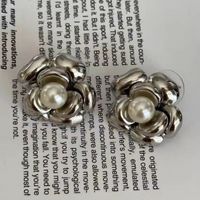 1 Par Retro Estilo Francés Flor Enchapado Embutido Cobre Perlas Artificiales Pendientes sku image 2