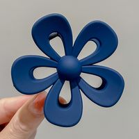 Simple Style Solid Color Flower Plastic Flowers Hair Claws main image 5