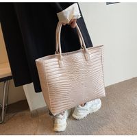 Women's All Seasons Pu Leather Solid Color Vintage Style Square Zipper Tote Bag main image 3