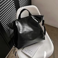 Women's Pu Leather Solid Color Punk Classic Style Streetwear Sewing Thread Square Zipper Tote Bag main image 6