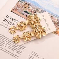 1 Paar Elegant Luxuriös Künstlerisch Blume Inlay Legierung Künstliche Perlen Tropfenohrringe main image 1