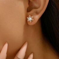 1 Pair Vintage Style Snowflake Plating Inlay Copper Alloy Zircon 18K Gold Plated Ear Studs main image 4