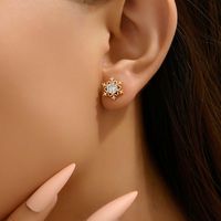 1 Pair Vintage Style Snowflake Plating Inlay Copper Alloy Zircon 18K Gold Plated Ear Studs main image 5